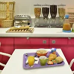 Ibis Styles Centre Hotel 4*
