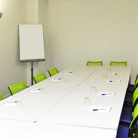 Ibis Styles Centre מלון Montélimar