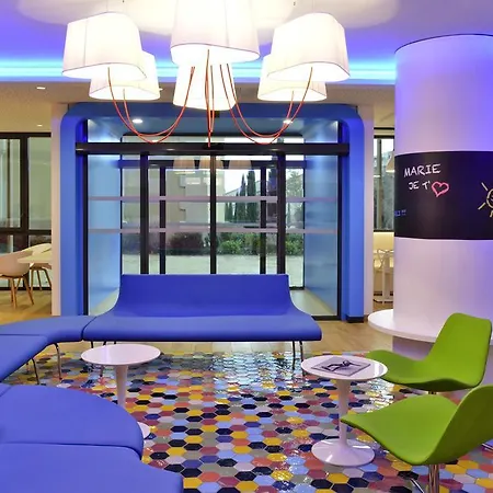 Ibis Styles Centre מלון Montélimar