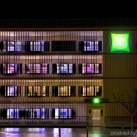 Ibis Styles Centre Hotel 4*