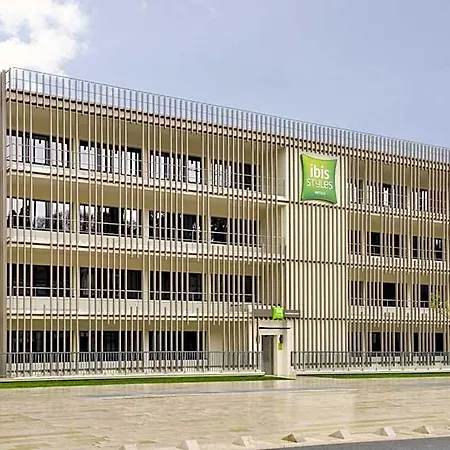 Ibis Styles Centre فندق